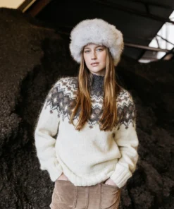 Strikkeopskrift – “Eyjar” Sweater 44-21 – “Plötulopi” (Sendes straks)