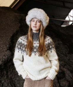 Strikkeopskrift – “Eyjar” Sweater 44-21 – “Plötulopi” (Sendes straks)
