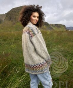 Strikkeopskrift – Islandsk Cardigan “Loford” 40-12 (Lettlopi og Alafoss-lopi) Sendes straks