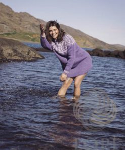 Strikkeopskrift – Kjole/Sweater “Blåregn” 43-02. Strikkes i Plötulopi og Einband (Sendes straks)