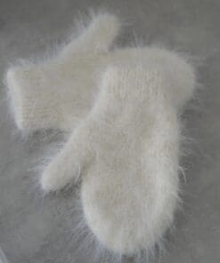 StrikkeKit “Fuzzy Vanter / Luffer” – Ultra bløde, varme og elegante. (Garn+ Opskrift)