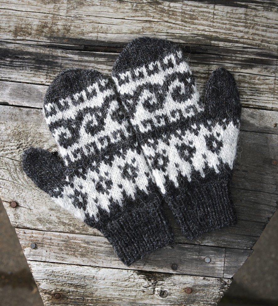 Strikkeopskrift – Vanter i uld “Krókur” strikket i Lettlopi 40-06 (Sendes straks)