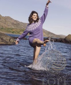 Strikkeopskrift – Kjole/Sweater “Blåregn” 43-02. Strikkes i Plötulopi og Einband (Sendes straks)