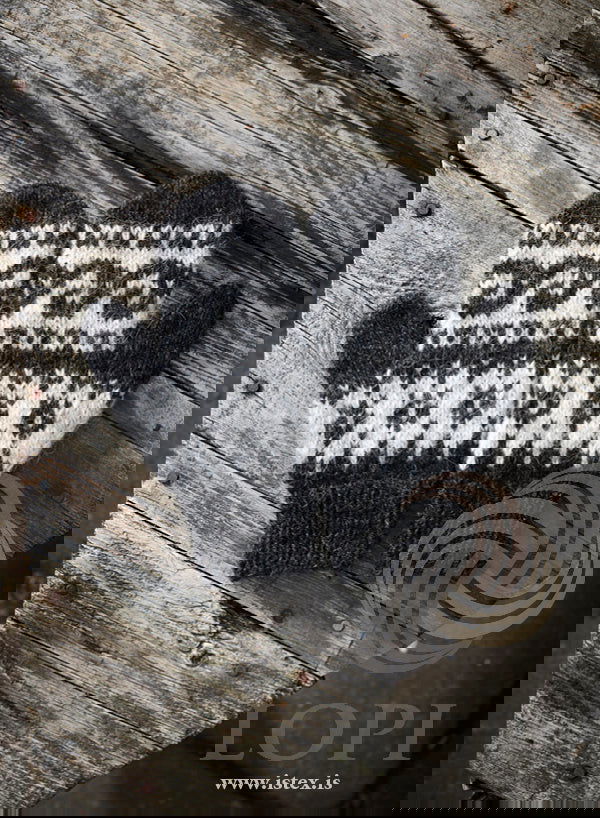 Strikkeopskrift – Vanter i uld “Krókur” strikket i Lettlopi 40-06 (Sendes straks)