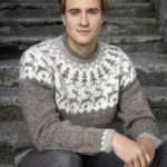 Strikketrøje Rensdyr i sen virkelig smuk og dejlig ssweater med smukt mønster. Køb strikkeopskrift på NemHjem