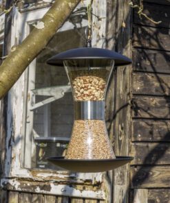 Fuglefoderautomat “Timeglas med net” – Beskyttet spiseplads til havens småfugle.