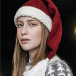 NisseHue strikket i Fjallalopi. Flot og dejlig varm Nissehue. Køb opskrift og garn på NemHjem.dk