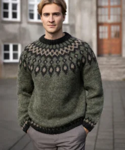 Strikkeopskrift – Islandsk sweater “Skammedegi” 44-16 “Plötulopi” (Sendes straks)