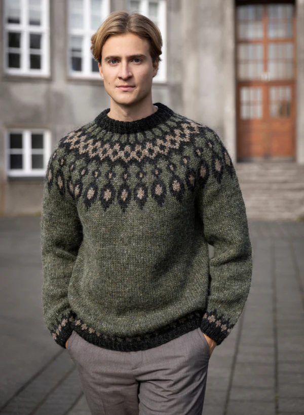 Strikkeopskrift – Islandsk sweater “Skammedegi” 44-16 “Plötulopi” (Sendes straks)