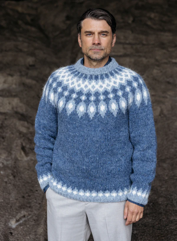 Strikkeopskrift – Islandsk sweater “Skammedegi” 44-16 “Plötulopi” (Sendes straks)