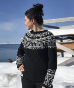 Strikkeopskrift – Inuk Sweater “Lettlopi” Str. XS – 3XL (Sendes straks)