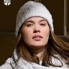 StrikkeKit Hue i “Nebbia” (NERA) – One Size – Super blød (Garn + Opskrift)