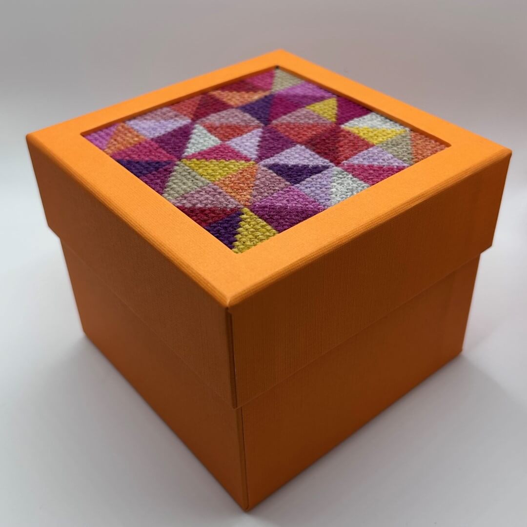 Baldyre Boxen broderikit. PICK’N’MIX Boxen – Vælg mellem 3 farver