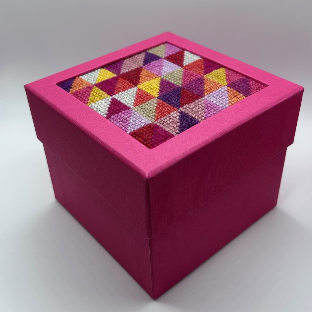 Baldyre Boxen broderikit. PICK’N’MIX Boxen – Vælg mellem 3 farver