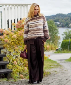 Strikkeopskrift “Fuzzy Mista Sweater” – Blød og smuk sweater. (Tove Lindtein)