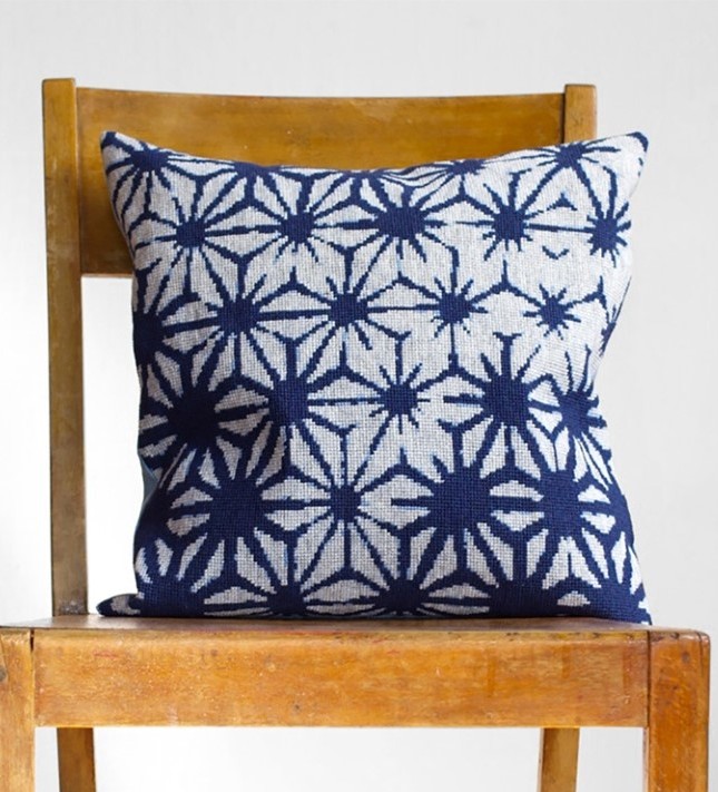 Broderikit Pude “Fuld af nattens stjerner” fra Baldyre – DIY pude med stjernemønster