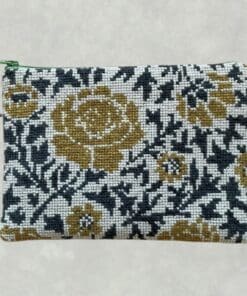 Broderikit Clutch “Wild Roses” – Komplet DIY Taske fra Baldyre