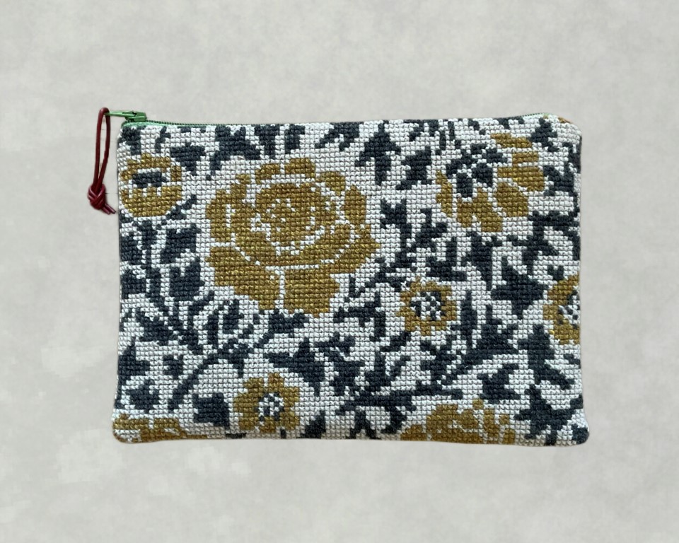 Broderikit Clutch “Wild Roses” – Komplet DIY Taske fra Baldyre