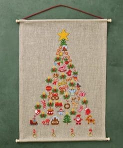 Broderikit “Adventsjuletræet” Julekalender 40X56 cm. – Julebroderi