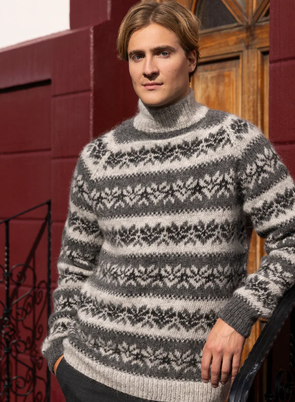 Strikkeopskrift Nostalgía 44-12 – Islandsk sweater med mønster i Léttlopi (Sendes straks)